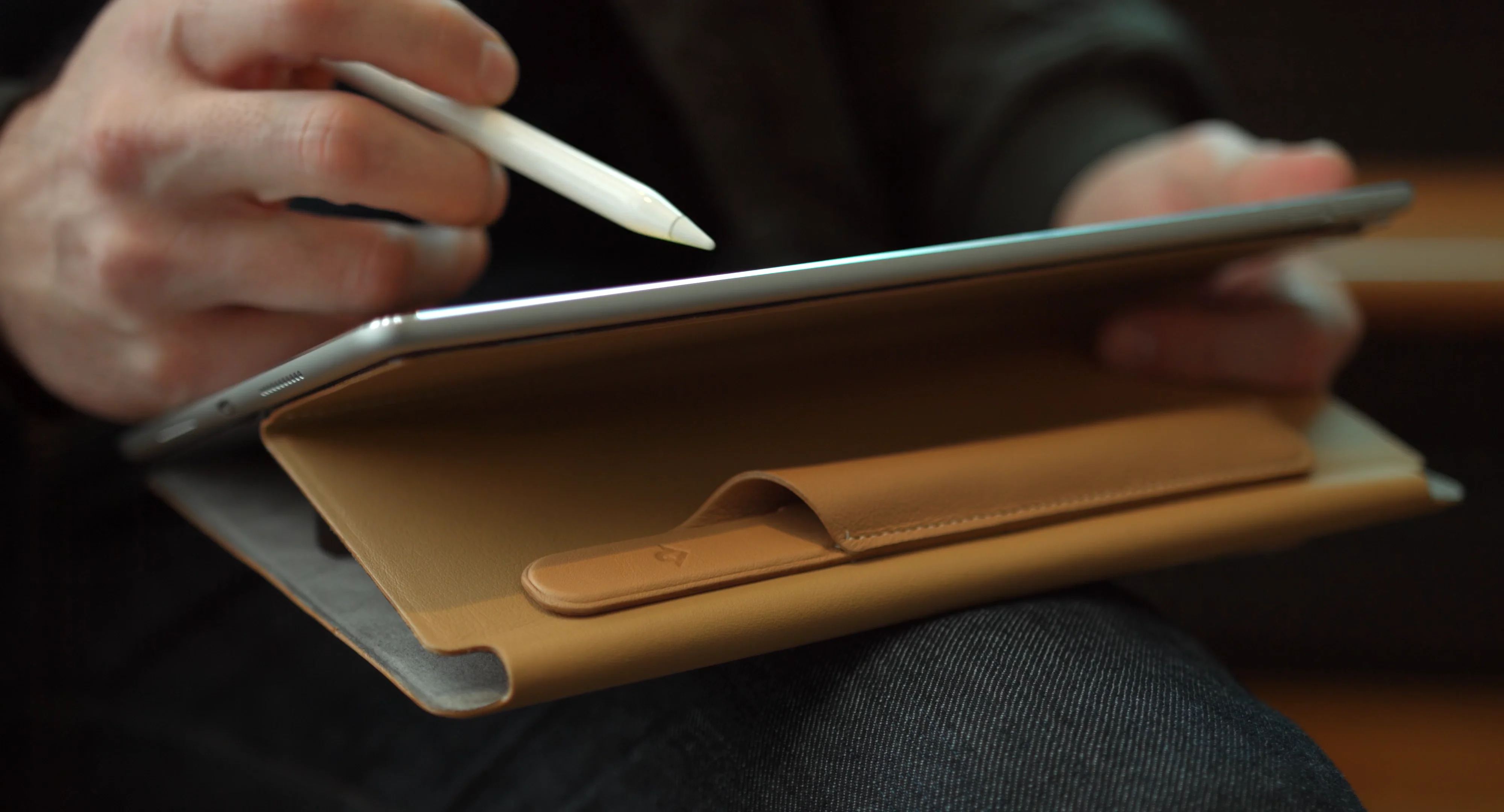 Pencil Snap | 磁石でiPad Proカバーに固定できるApple Pencil