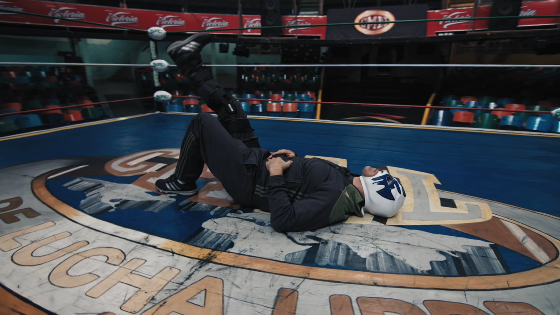 ARRIBA DEL RING SOY UNO, ABAJO SOY OTRO - NUESTRA LUCHA LIBRE