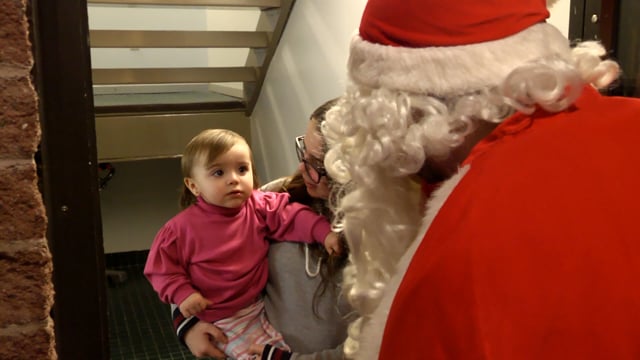 Reportage : Distribution de cadeaux du journal Le R&eacute;gional (Zone 18 d&eacute;cembre 2017 p.05)