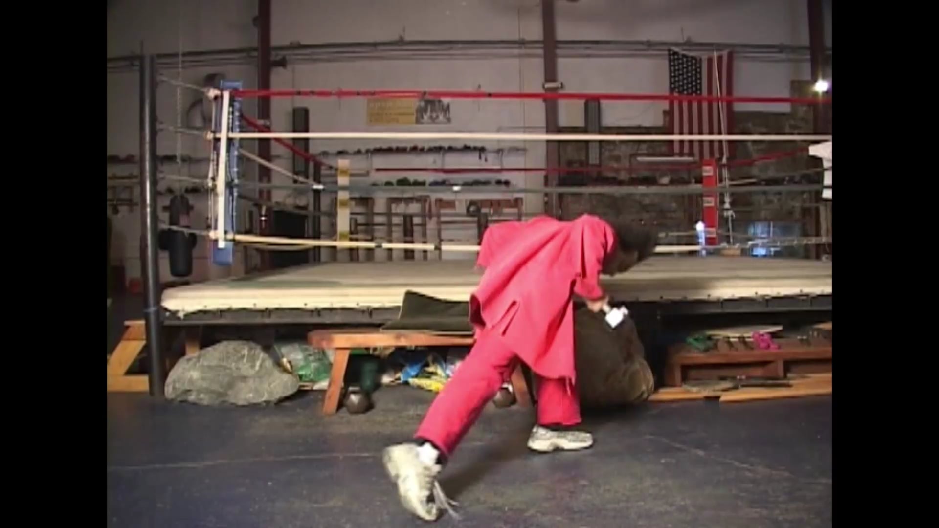 Morote Seiken Suki with Dumbbell on a Shiko and Senkutso Dachi