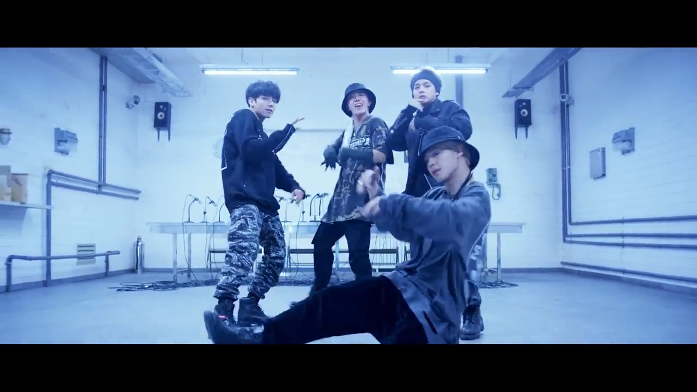 Бтс мик дроп. Mic drop bts клип. Bts - mic drop (japanese ver. ). Клип bts drop.