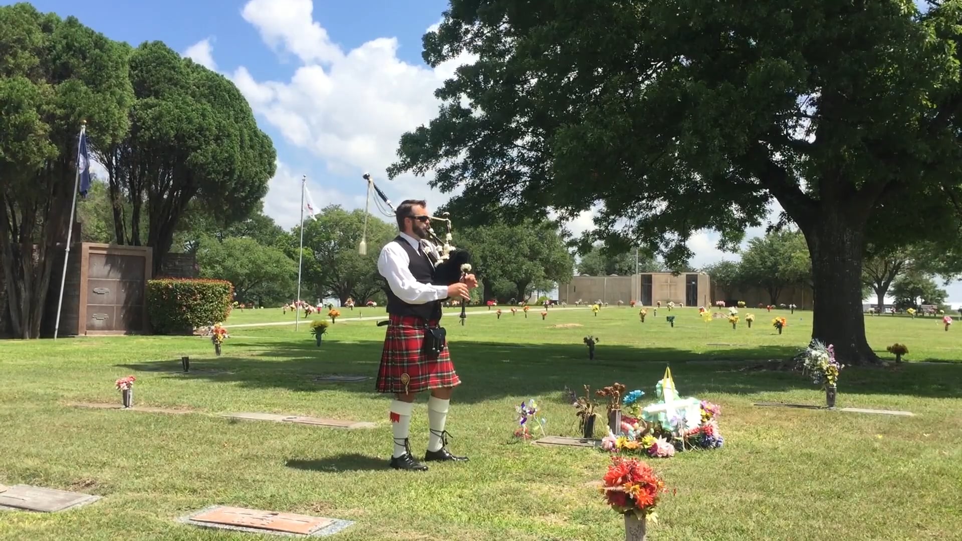 Promotional video thumbnail 1 for Guthrie Highland Pipes