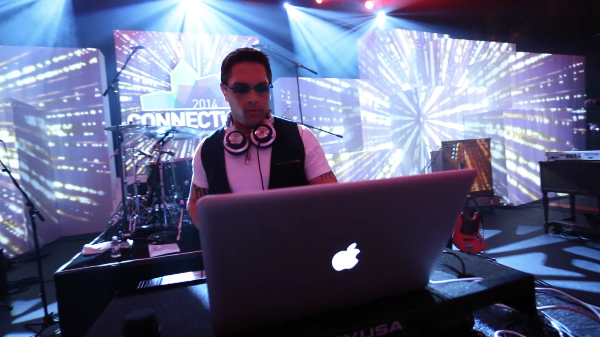 Projection Mapping Reel on Vimeo