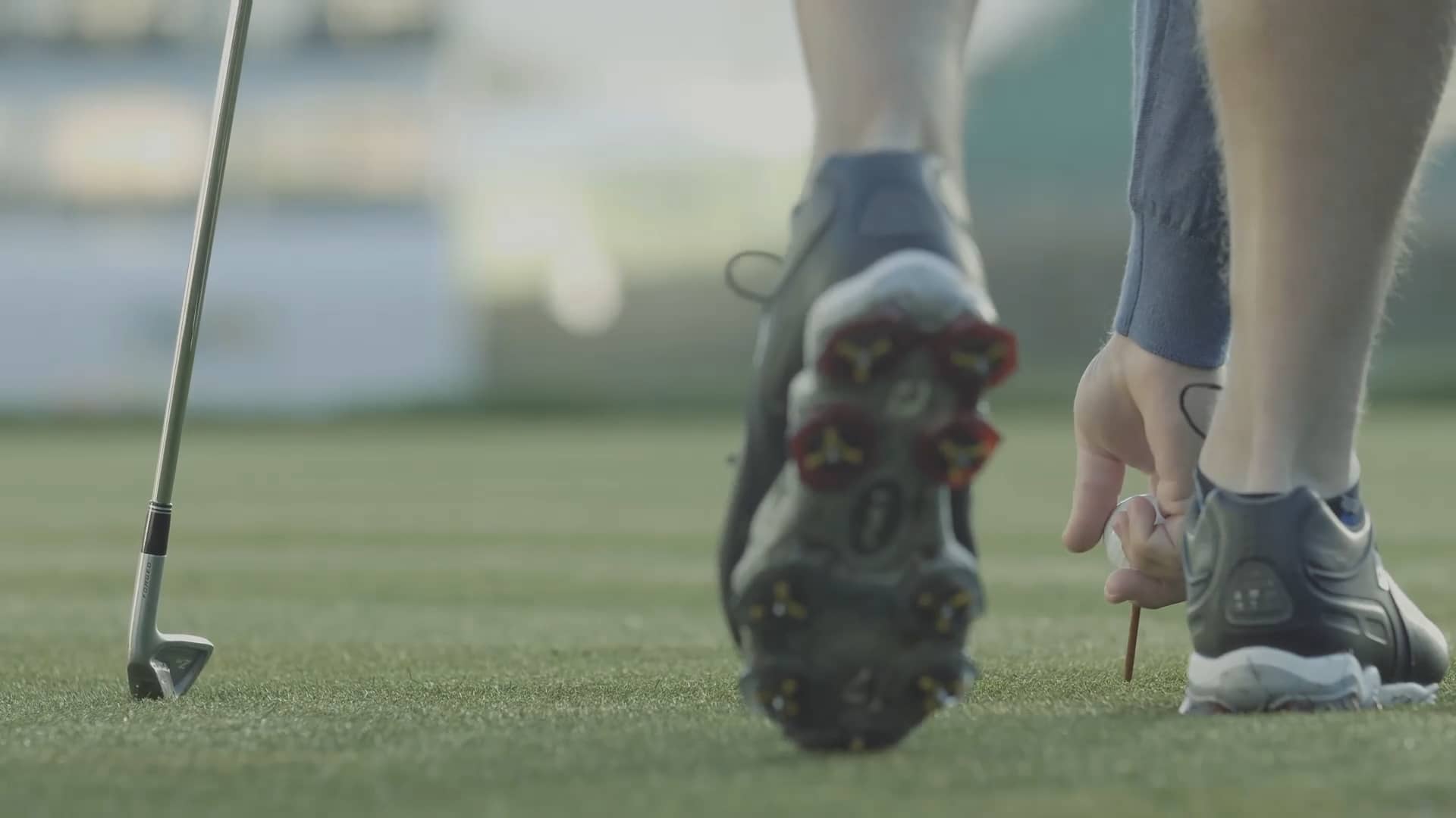 Unloader® One Lite Osteoarthritis Knee Brace for Golf on Vimeo