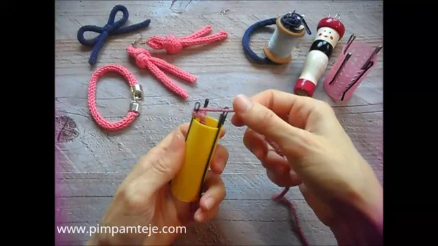 Murta 🧶🧵🧣 on Instagram: ✨Máquina de tricotin✨ Sirve para tejer cordones  con la técnica de la cordonería francesa, con sistema mecánico al girar de  la manivela se hace el cordón. Hace tus