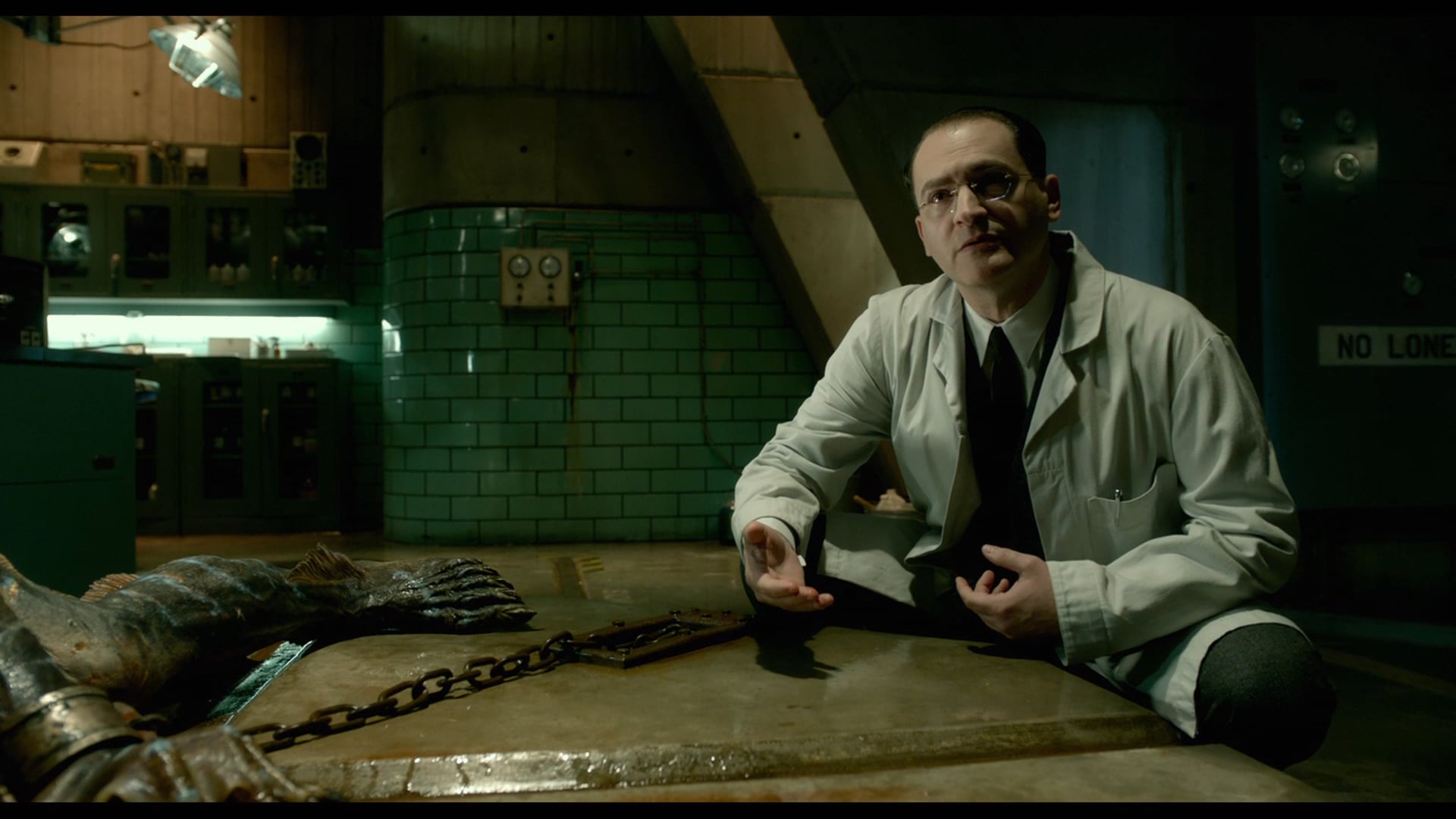 THE SHAPE OF WATER - "ESCAPE" TV60