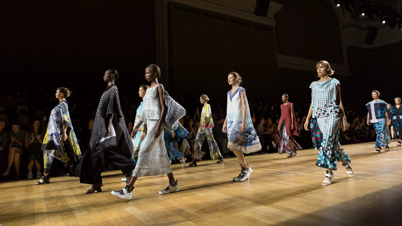 ISSEY MIYAKE コレクション SPRING SUMMER 2018 – isseymiyake.com ISSEY MIYAKE コレクション SPRING SUMMER 2018 – isseymiyake.com