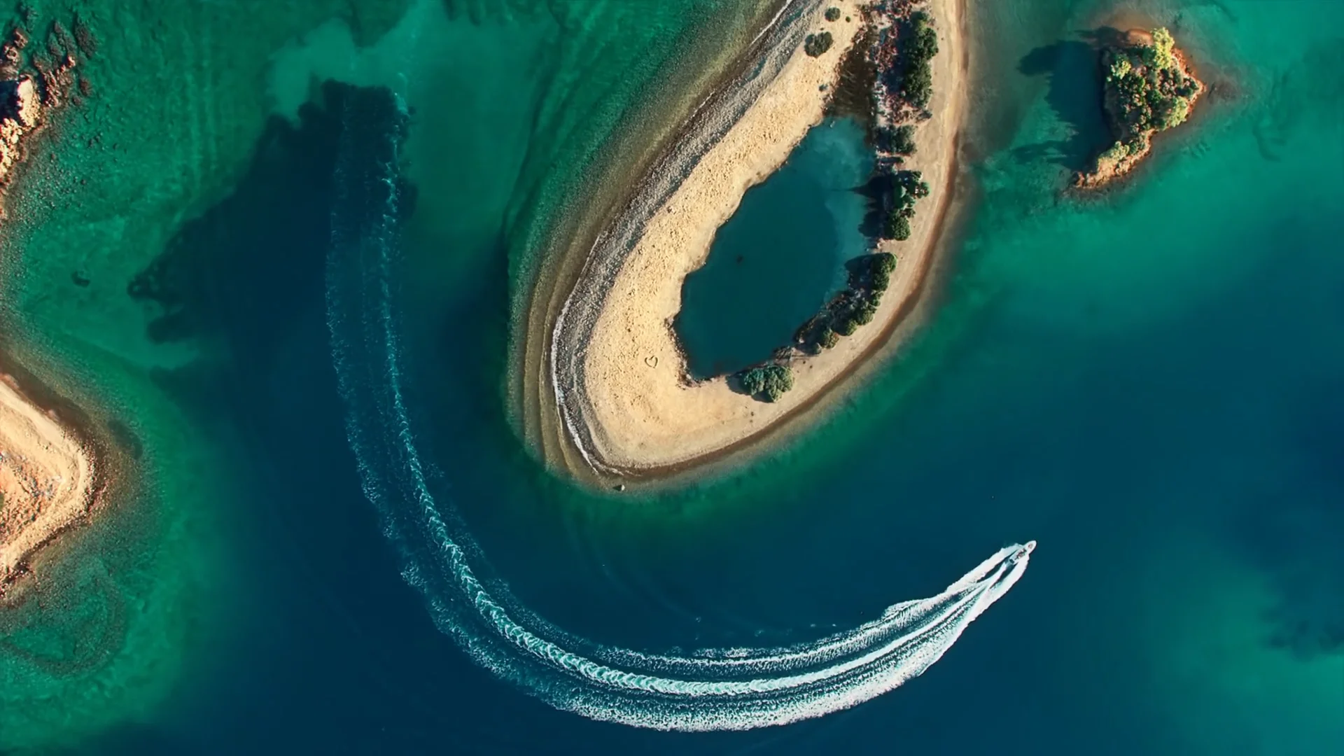 Home of Turquoise // Daghan Celayir
