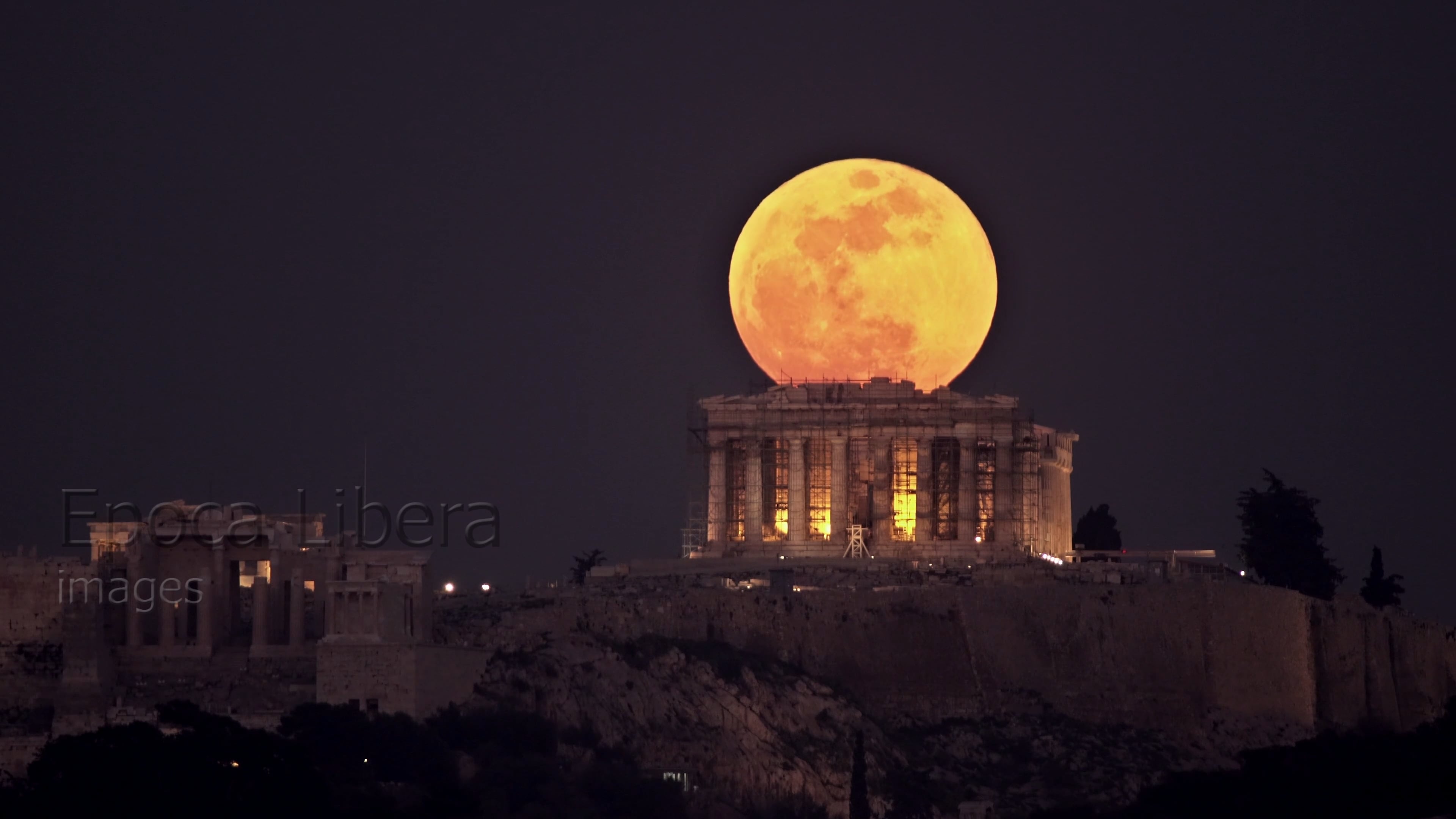 4K: Super Blue Blood Moon rises behind the Acropolis in Greece on Vimeo