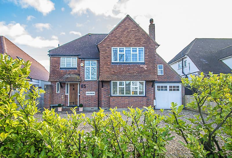 Manor Road South, Hinchley Wood Newton Huxley on Vimeo