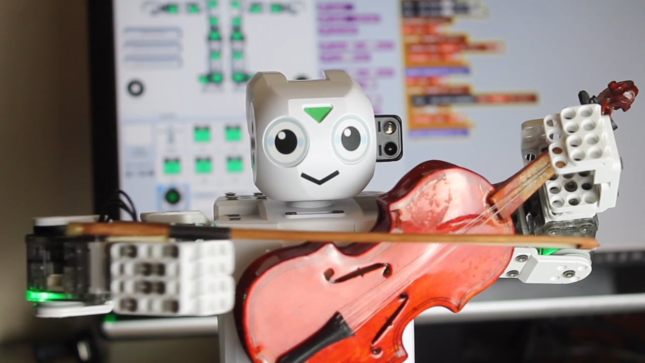 Edbot Mini "plays" violin on Vimeo