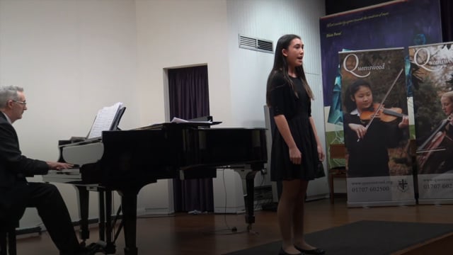 Gold Singing - Chloe Cheng
