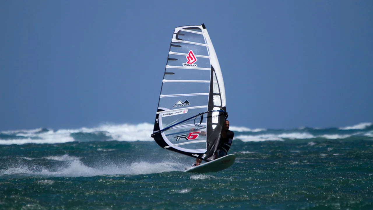 MauiSails TR-6 race sail in action | Windsurfing Videos 