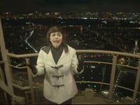 Mireille Mathieu "Padam Padam" depuis le dernier étage de la Tour Eiffel