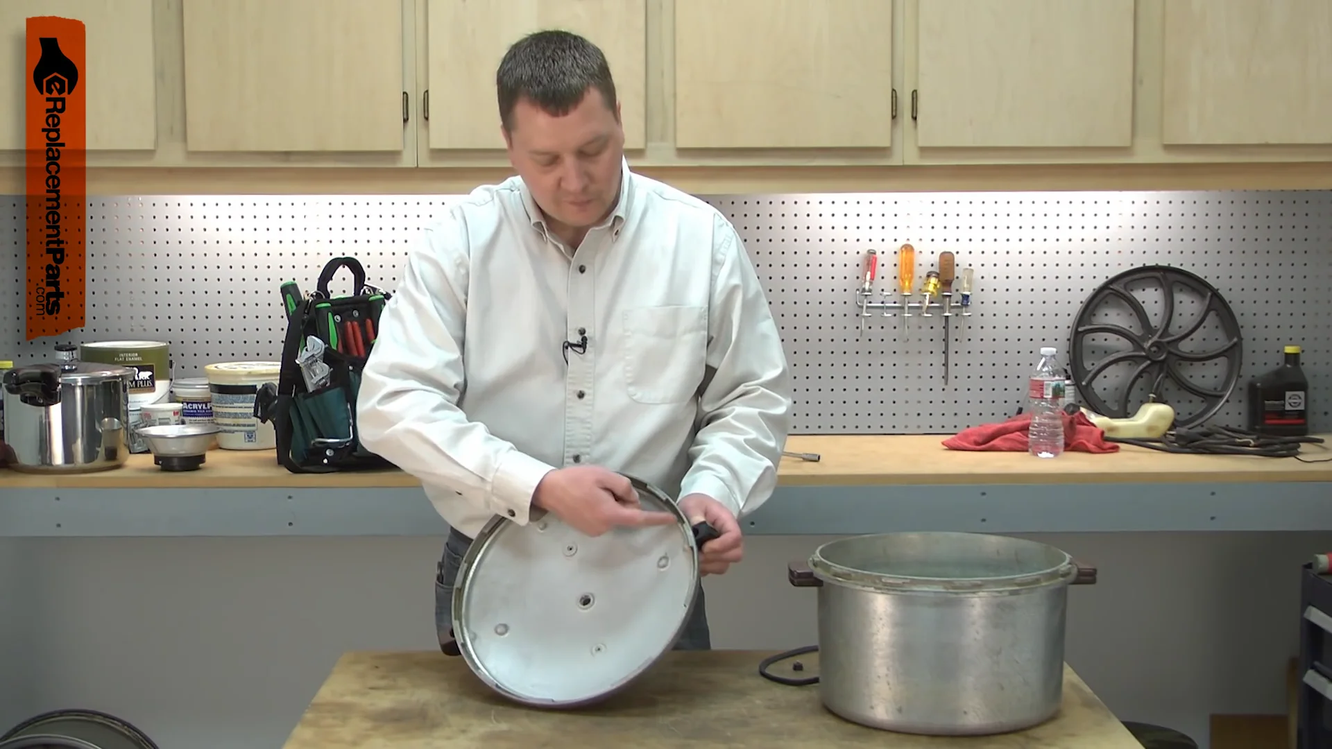 Pressure Cooker Repair - Replacing the Sealing Ring & Overpressure Plug  (Presto Part # 9936) 