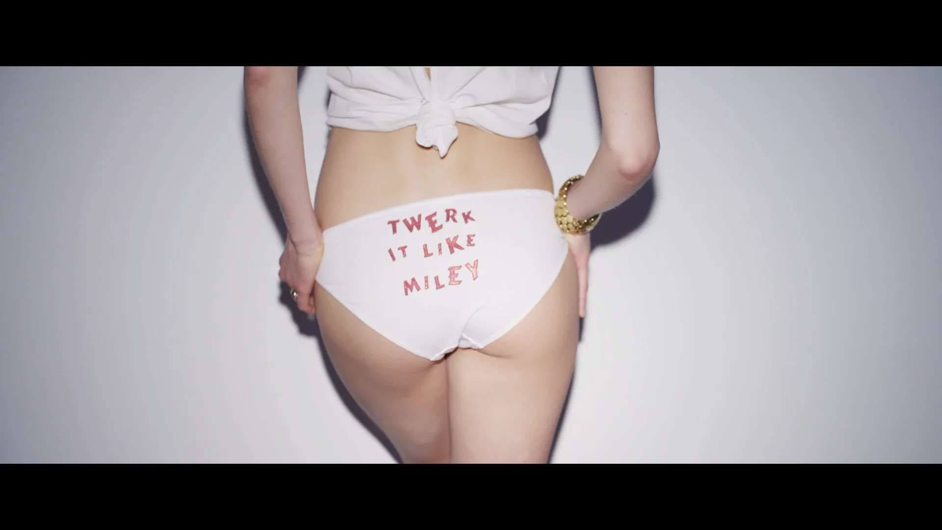 Twerk it like Miley тверк. Twerk it like Miley Brandon Beal, Christopher. «Twerk it Miley!».