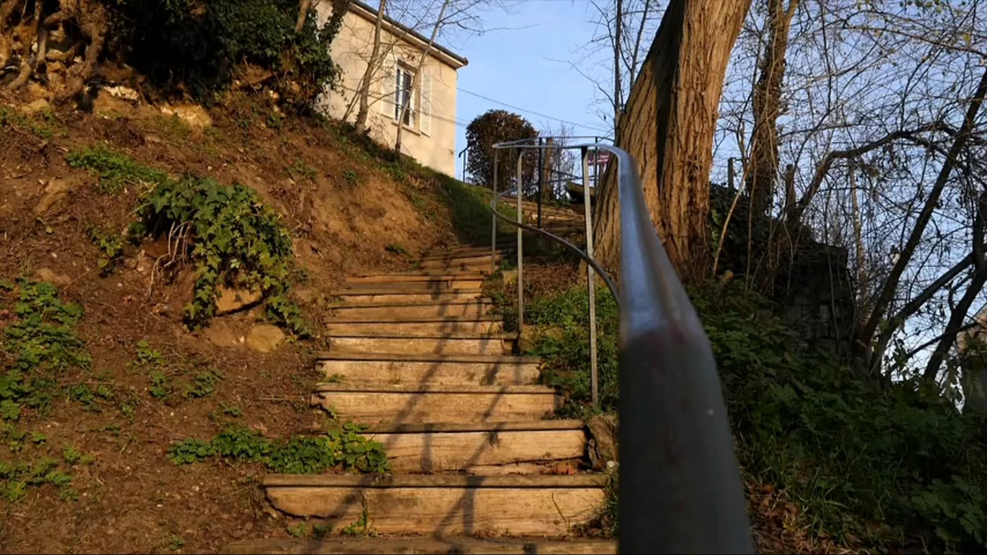 EXTRAITS DOCUMENTAIRES "MAISONS D'ARTISTES"