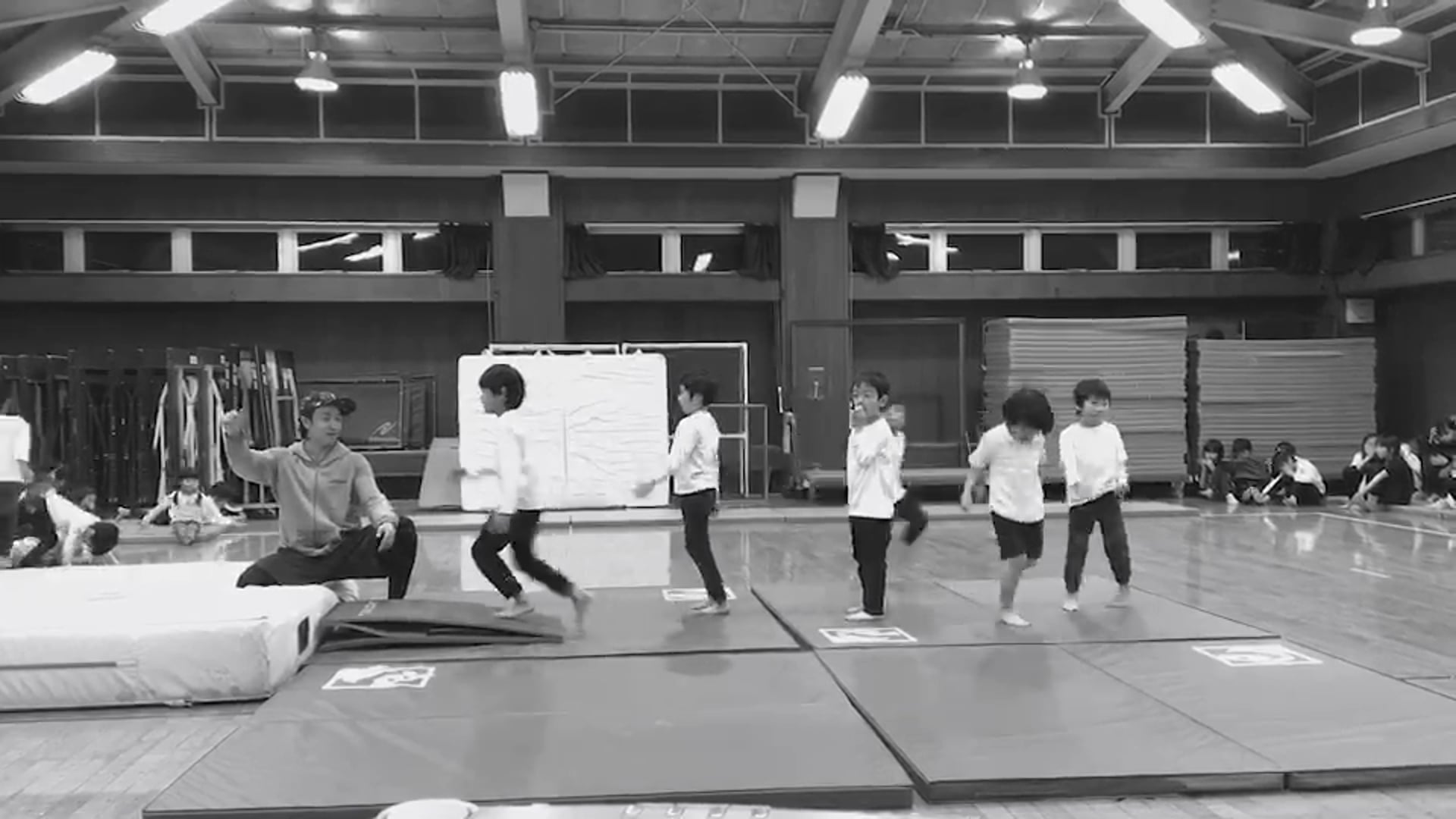 KIDS GYMNASTICS class