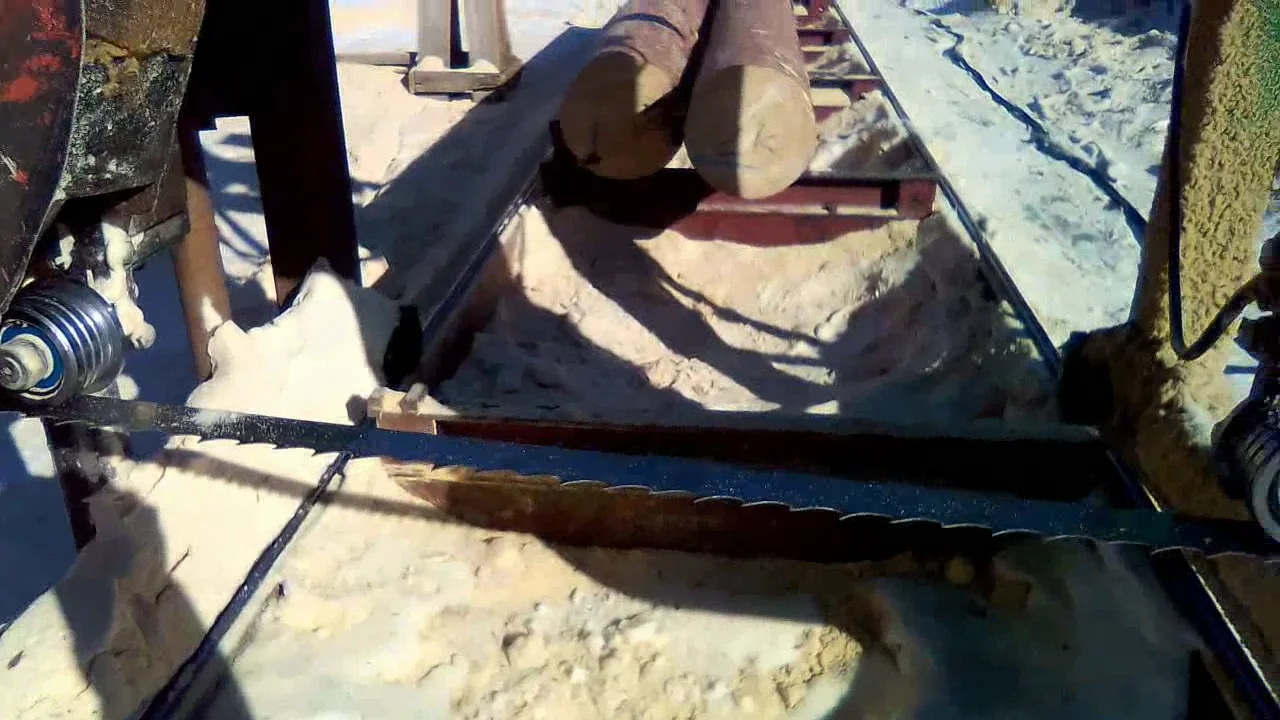 Ролик с креплением для ленточной пилорамы. Колесо ленточной пилорамы чертежи. Щелевые направляющие для ленточной пилорамы. Настройка ленточной пилорамы. Ленточная пилорама астрон бензиновая.