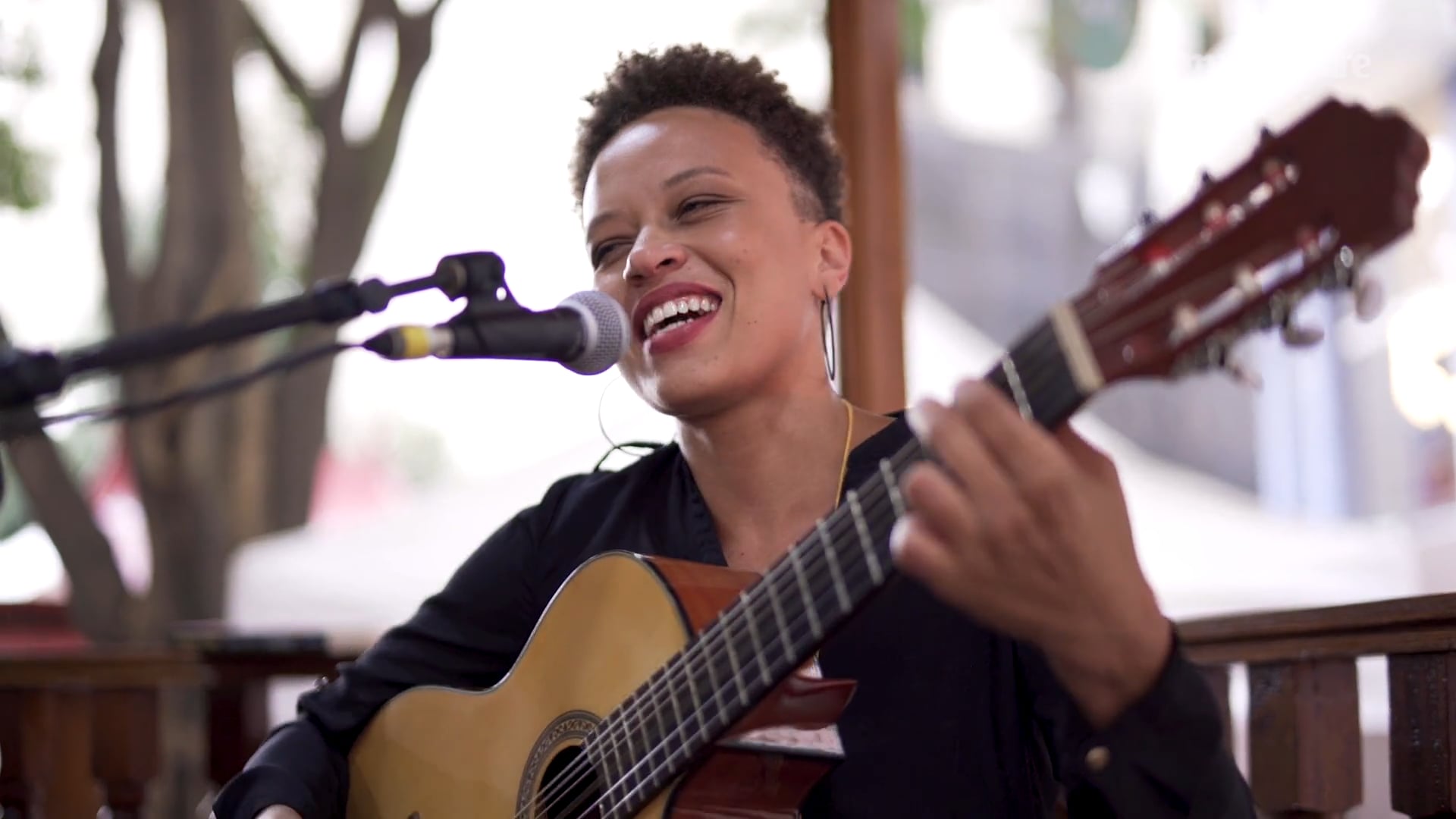 Marie Claire - Cantar e resistir