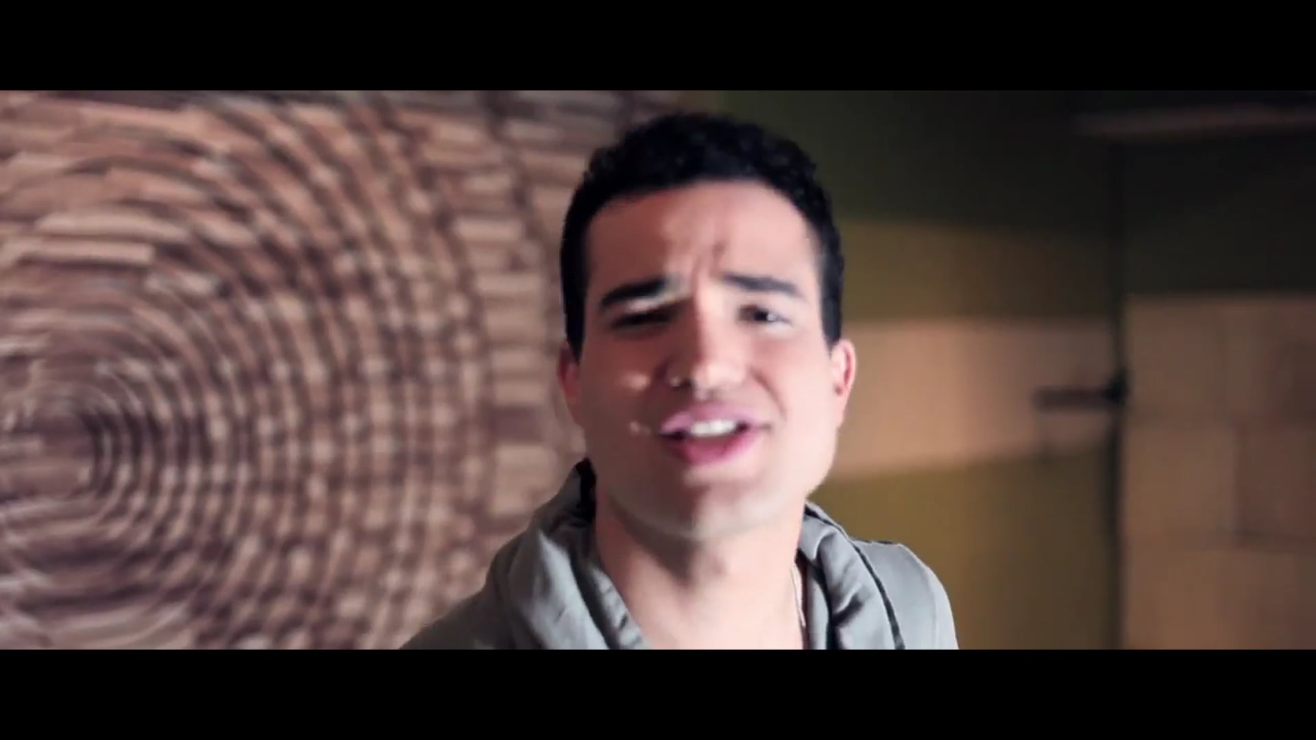 NOVO CLIPE VICTOR LARAN - FICAR SOZINHO JAMAIS