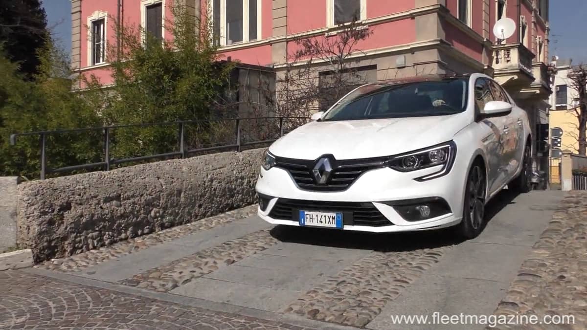 renault megane grand coupe il test drive della 1 6 energy dci 130