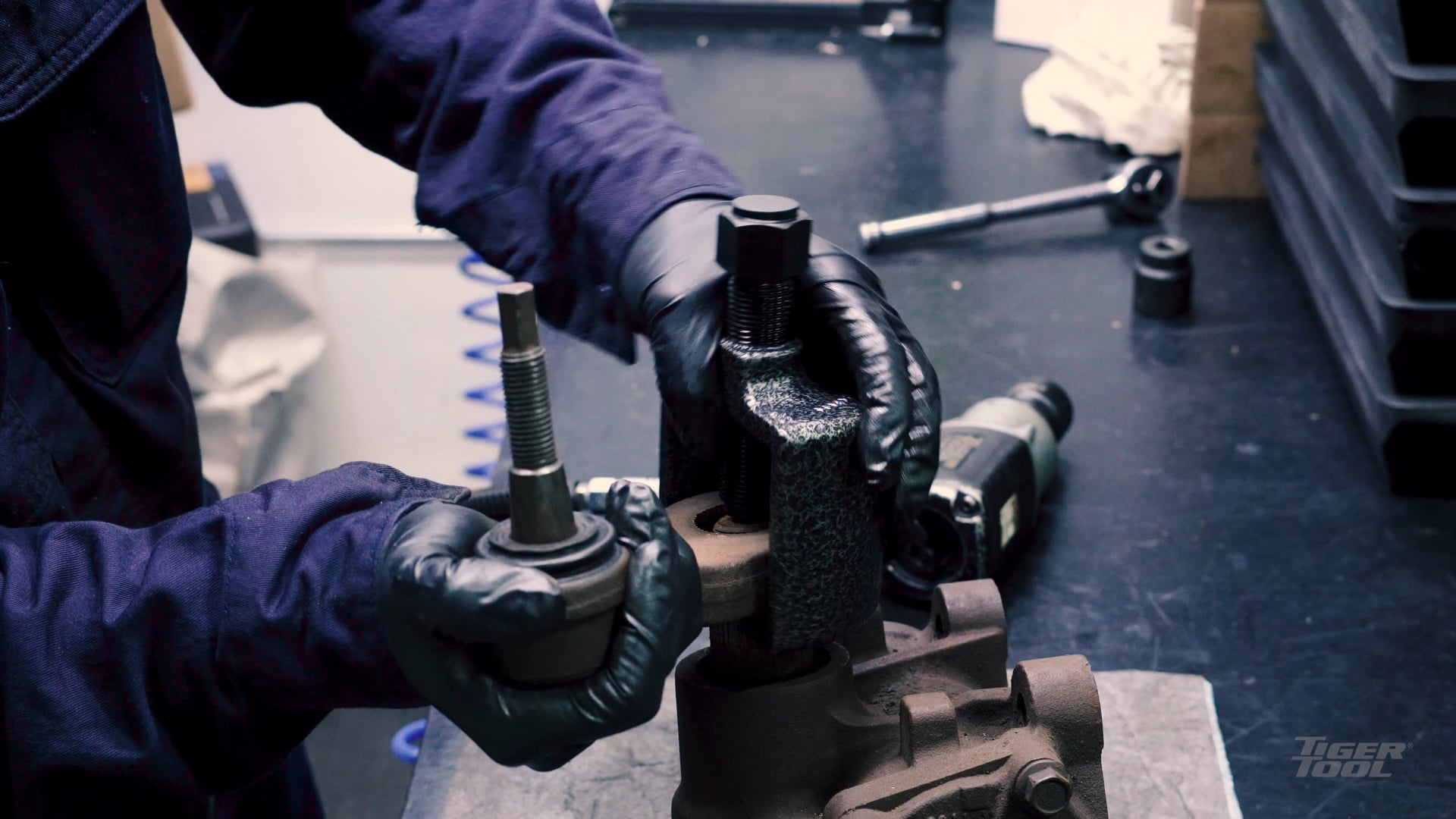 Video of Tiger Tool Intermediate Pitman Arm Puller