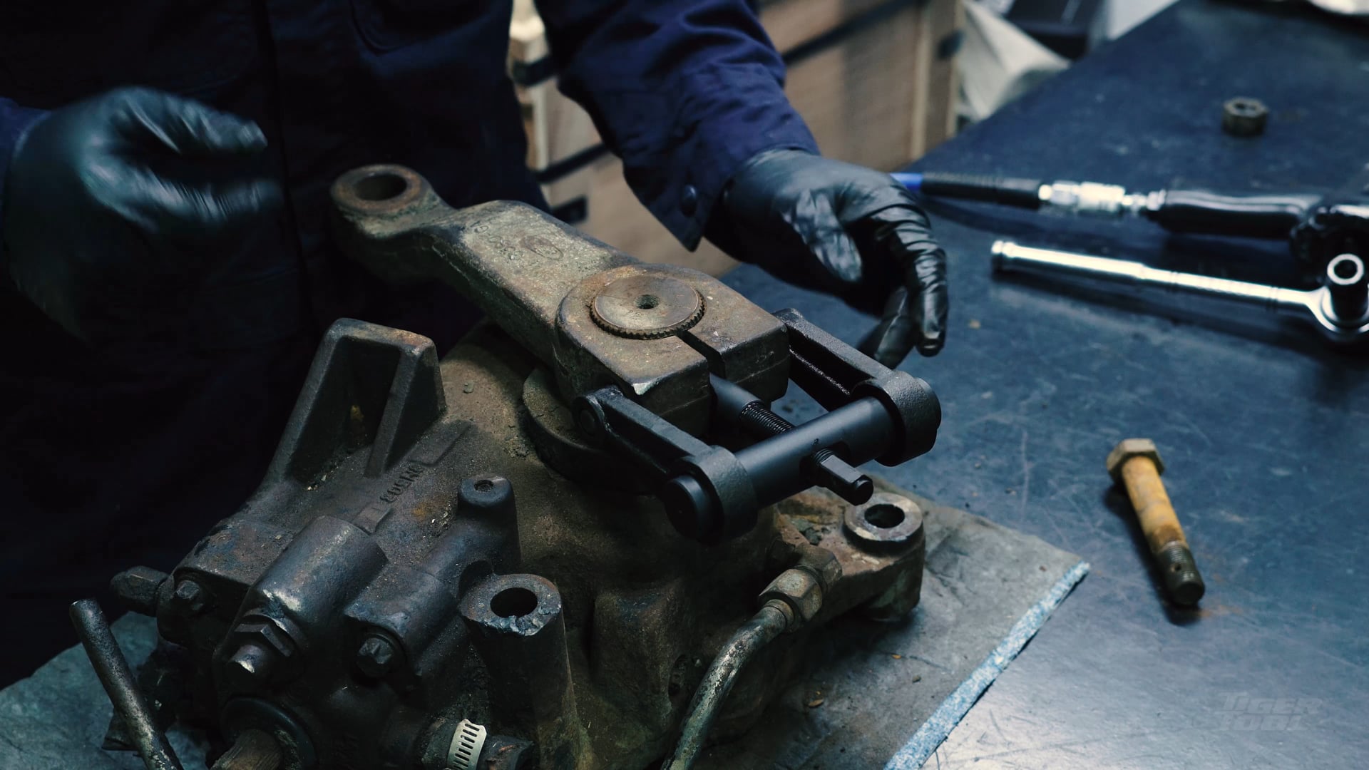 Video of Tiger Tool Pitman Arm Spreader
