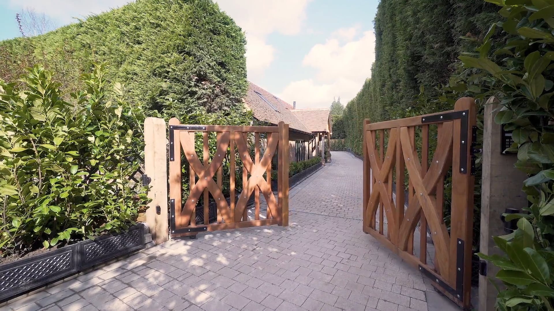 Manor House Cottage, Pirbright Surrey on Vimeo