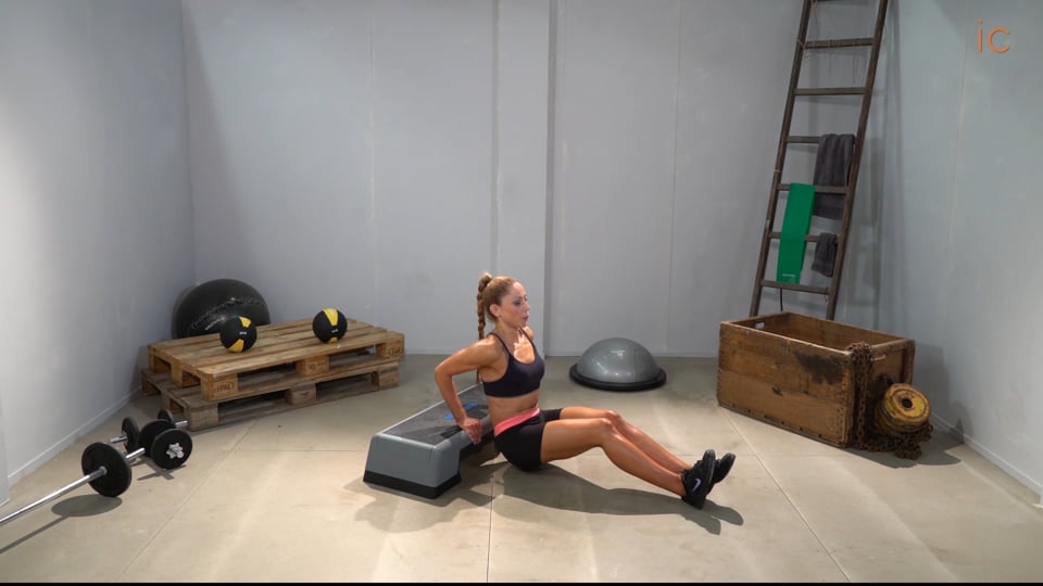 FONDO DE TRICEPS CON STEP