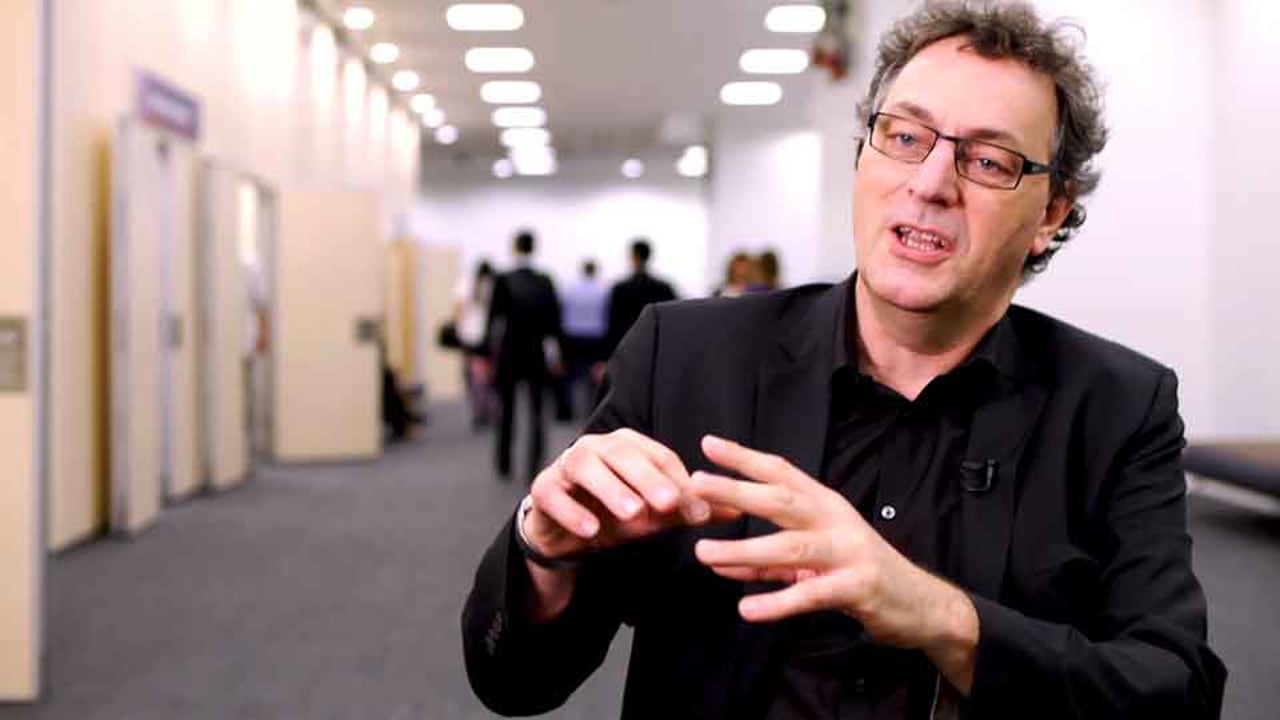 What can organisations do to prepare for technological change?