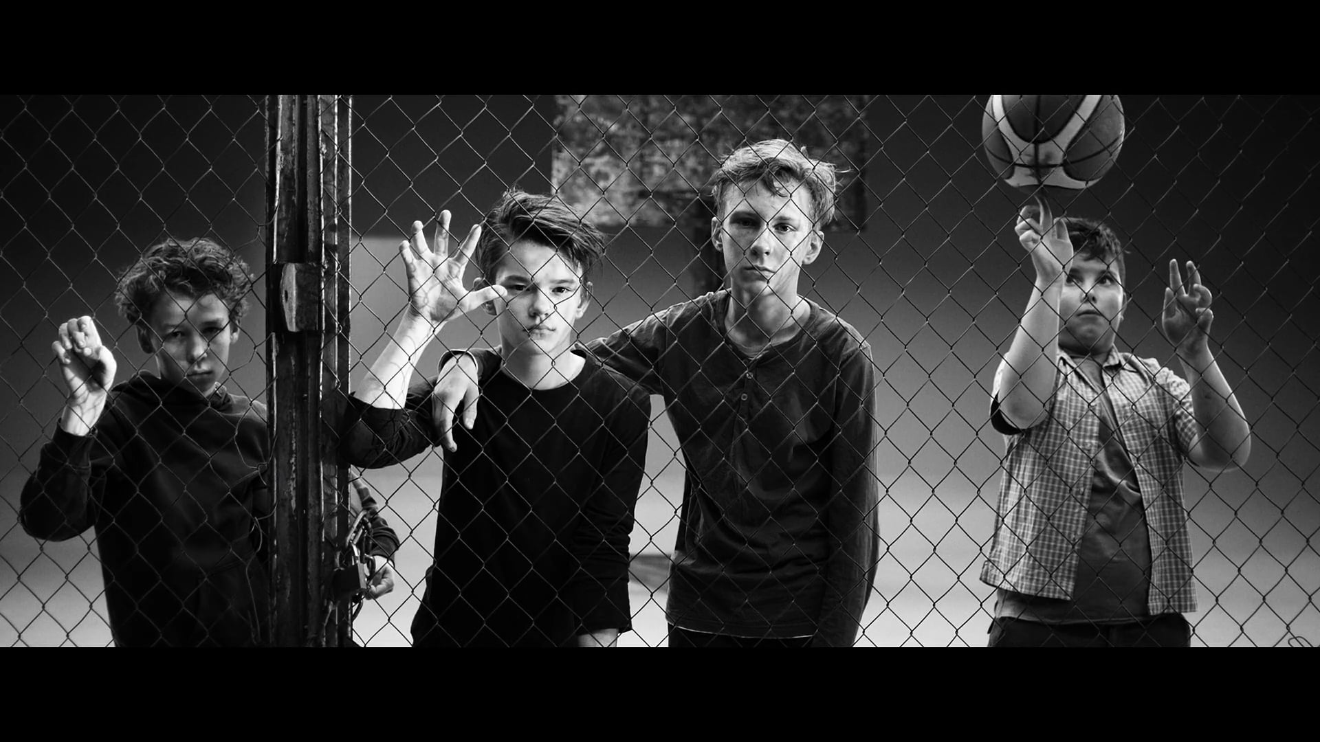 Brainstorm - Par to zēnu, kas sit skārda bungas. MUSIC VIDEO