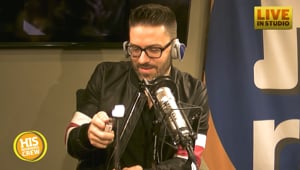 Danny Gokey Teaches Us How to Make S'mores Miami Style