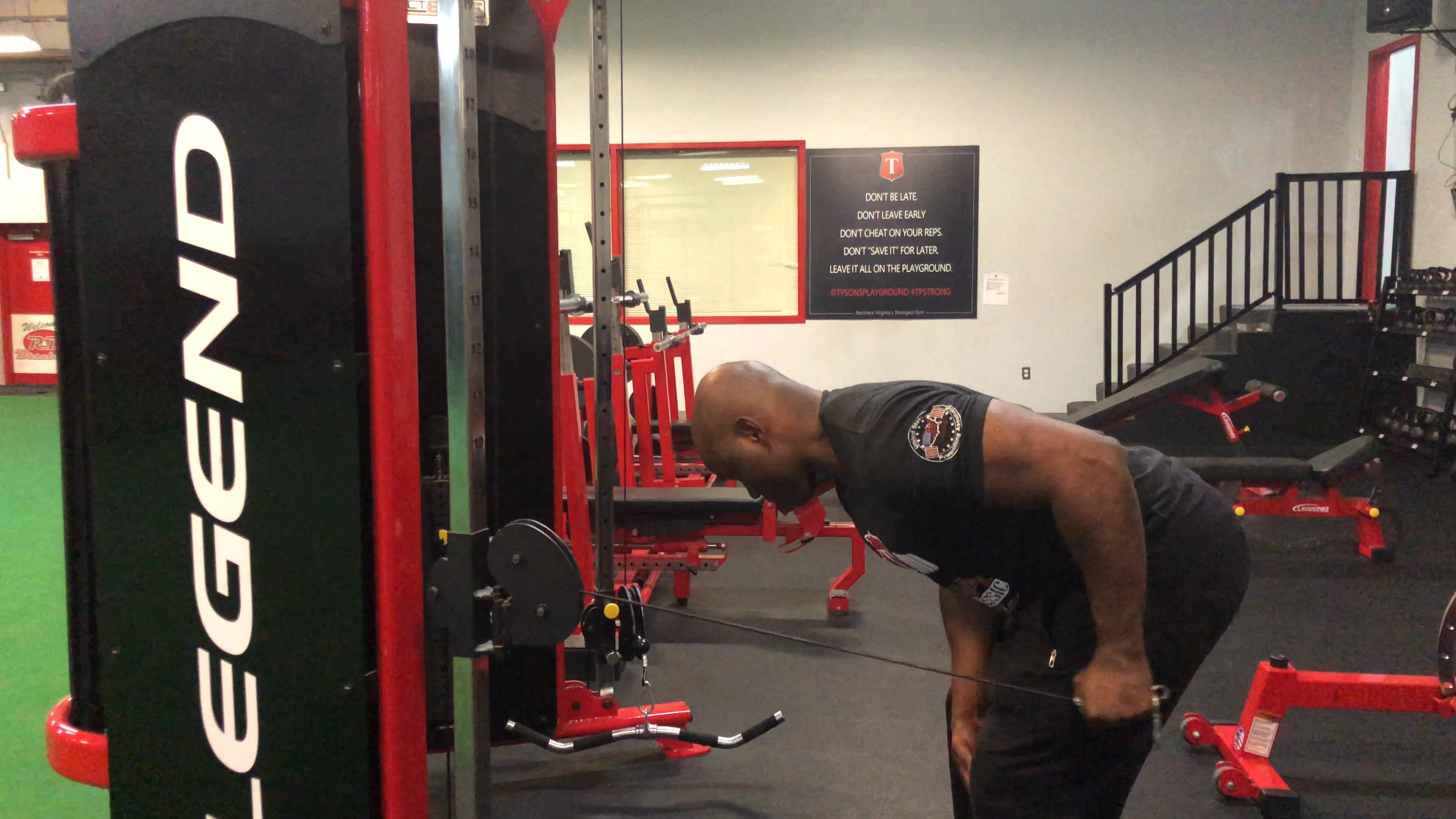 Cable kickbacks & cable curl superset on Vimeo
