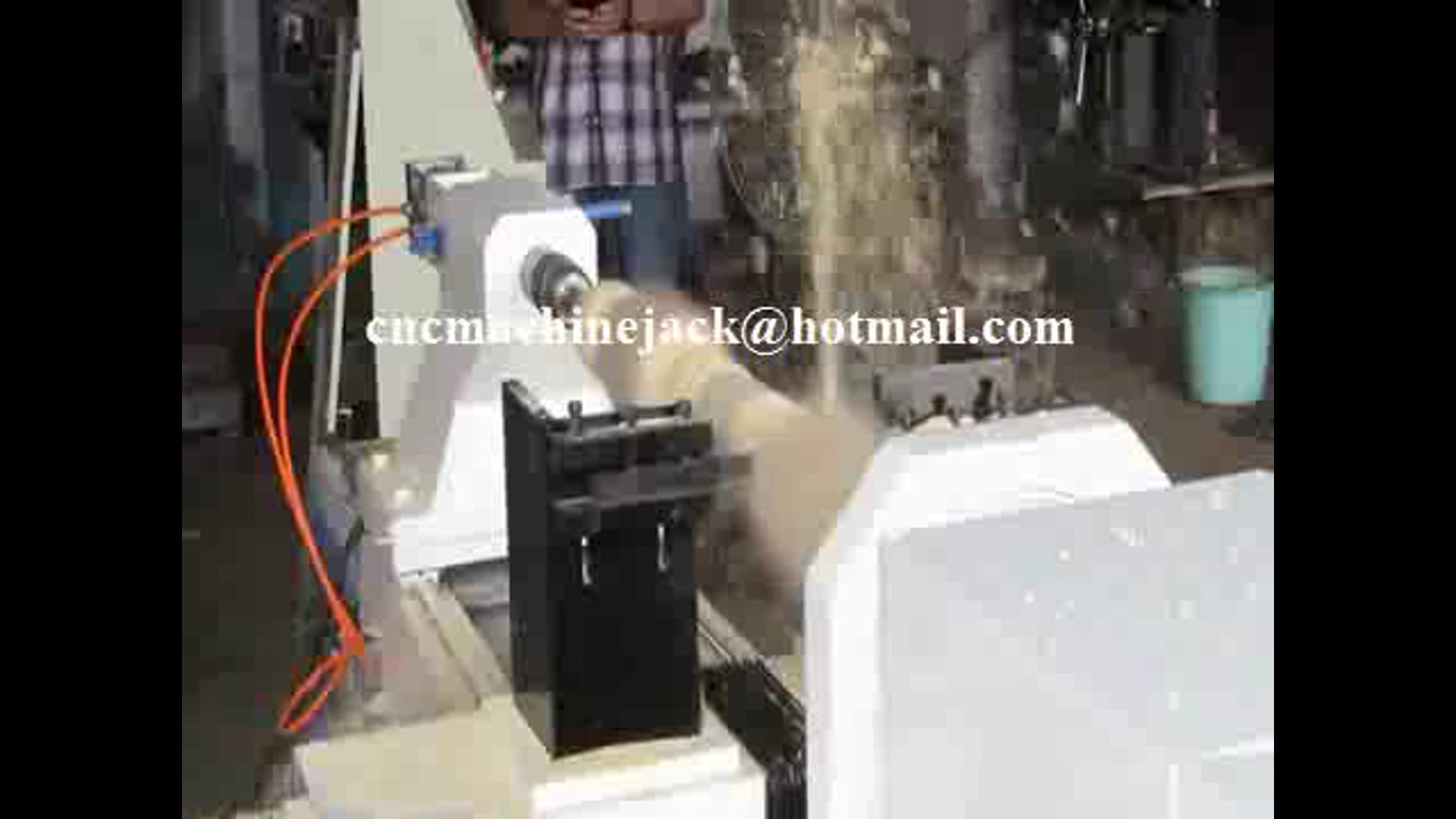 CNC wood turning lathe machine , 數控木工車床機械 ， Máy tiện CNC chế biến gỗ ，Maquinaria CNC para torno de carpintería