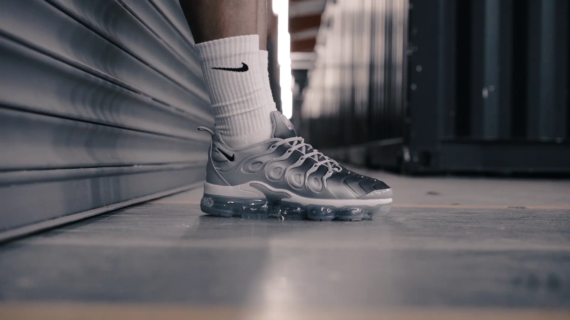 Vapormax plus silver sale