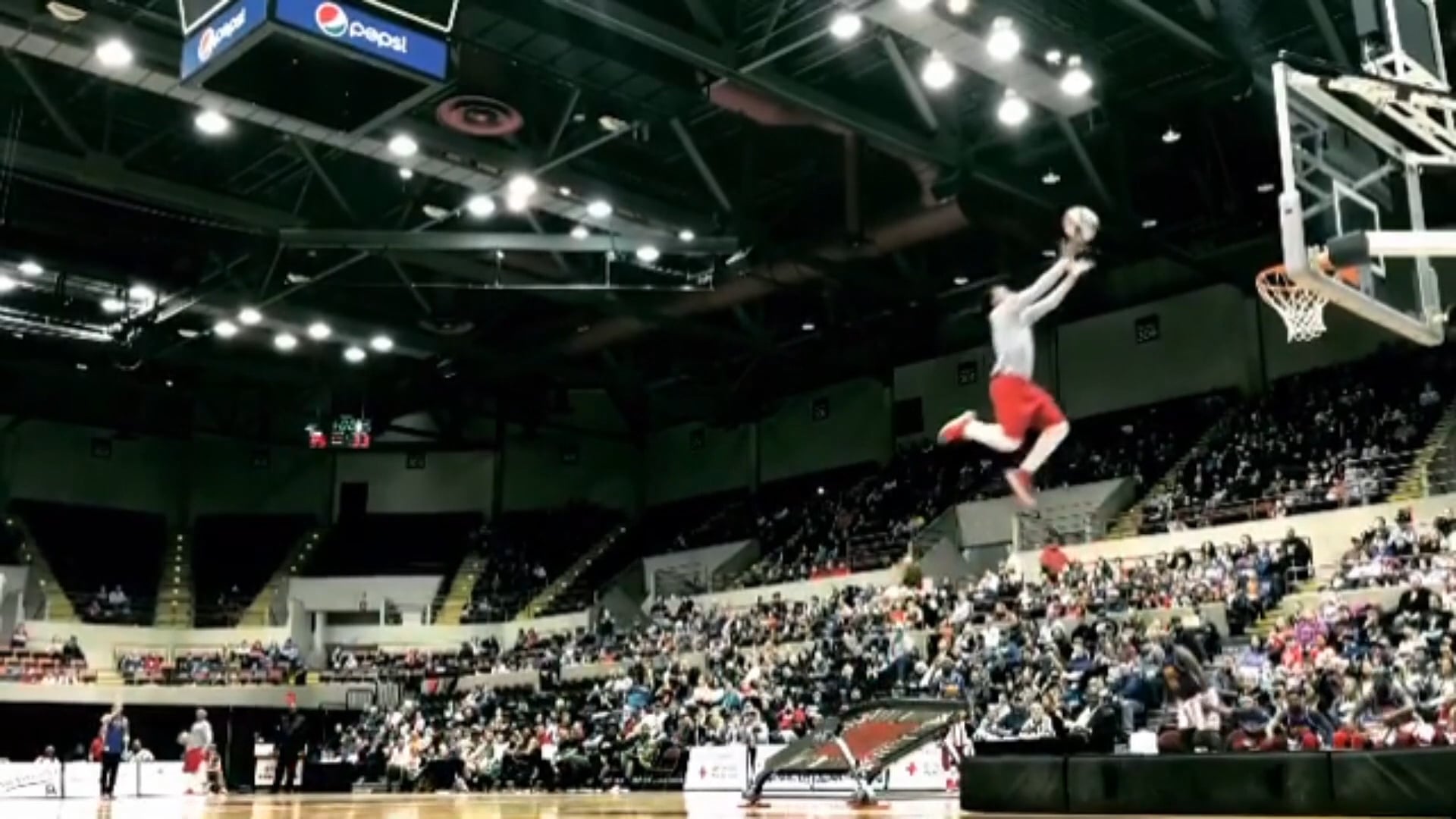 1 Minute Dunk Docs #4 - DEMITRI BRIGGS / UFO