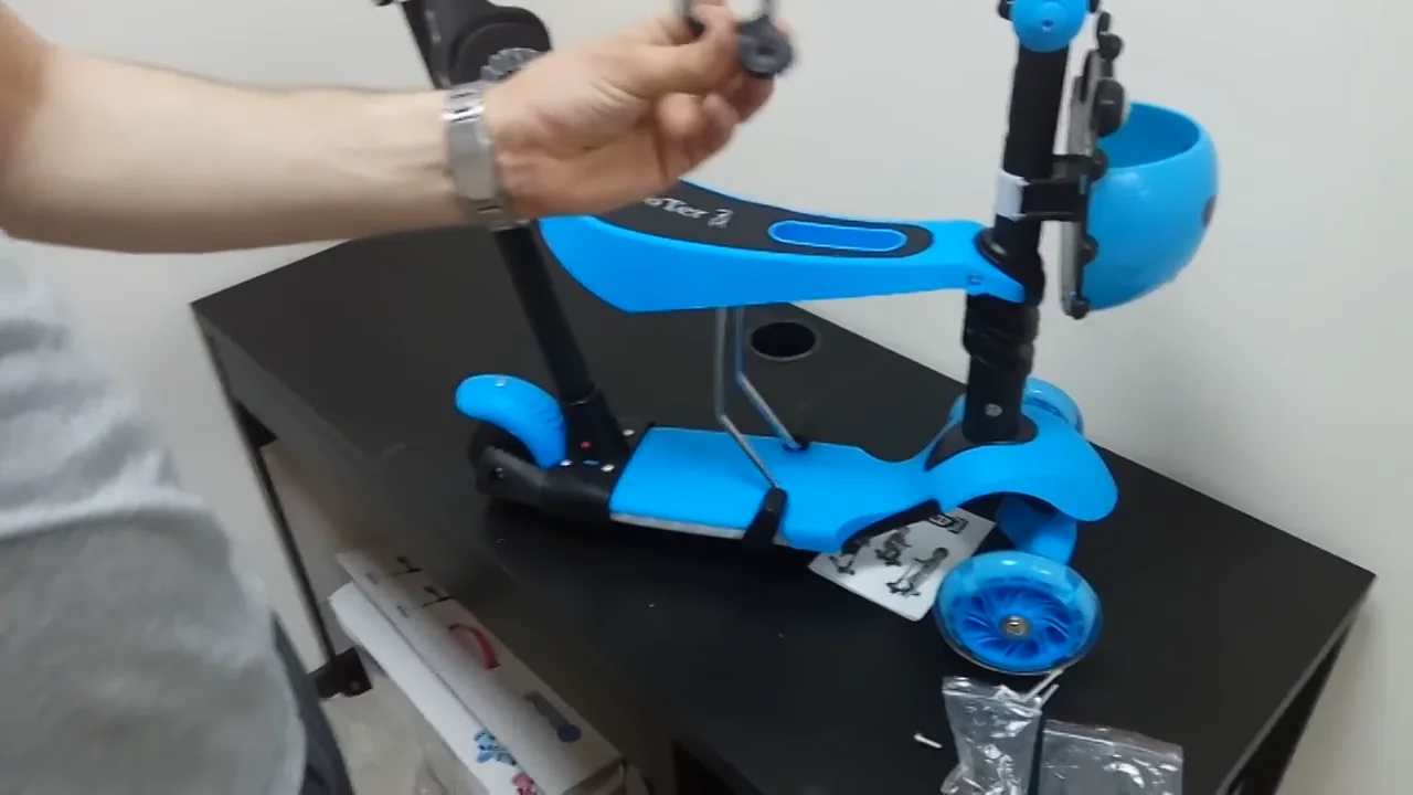 Как разобрать детскую. Детский самокат Scooter Божья коровка сборка. Самокат Scooter b 05. Самокат 5 в 1 Scooter. Сборка самоката 5 в 1.