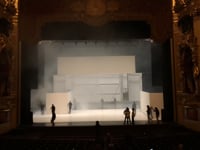 Accéléré montage décor Hofesh Shechter