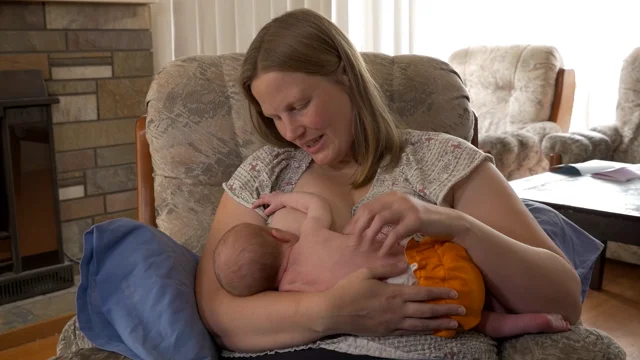 Sliping Girls Boobs Pressing - How to breastfeed: good attachment | Raising Children Network