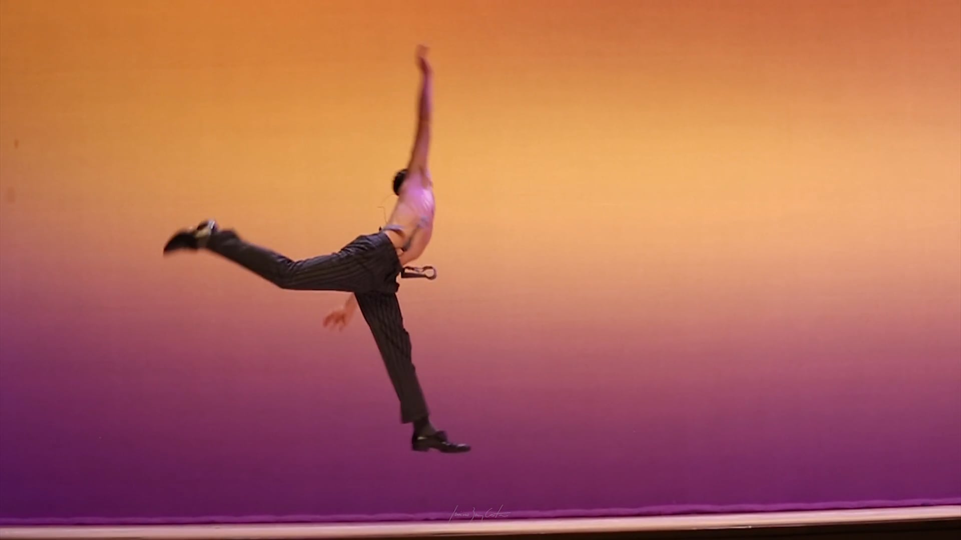 Trailer HISTORIA DE AMOR CON HOMBRE BAILANDO trailer