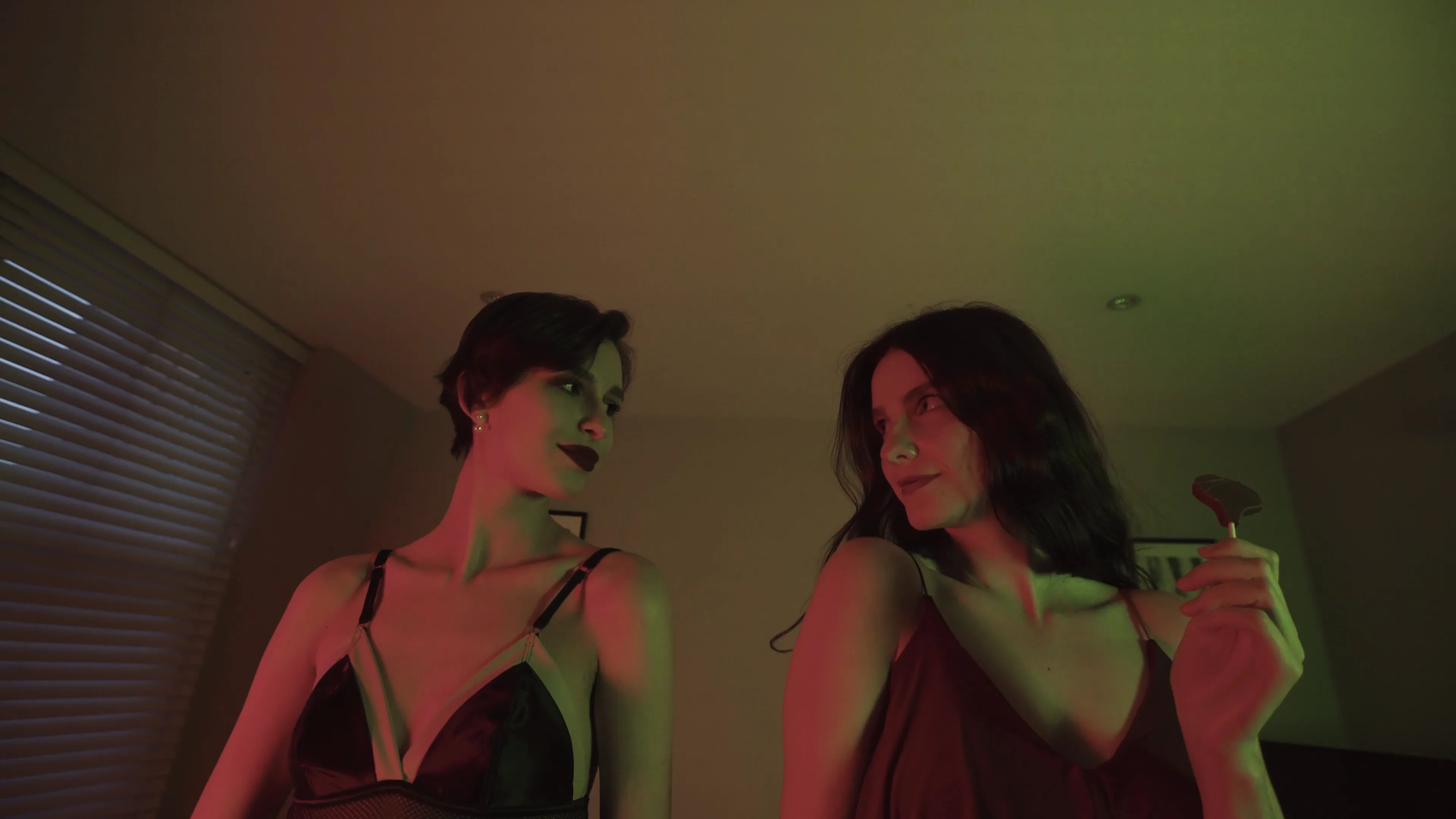 PVR Iris: Weltweit erste VR-Brille nur für Pornos - ErotikGeek