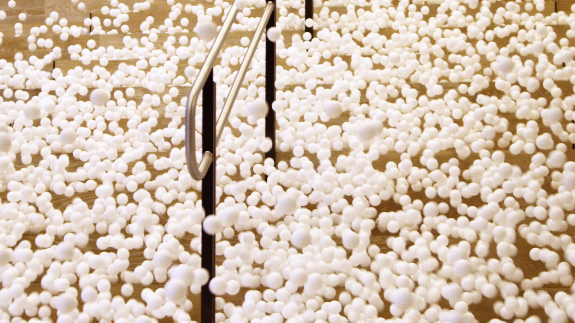 10,000 Ping Pong Balls