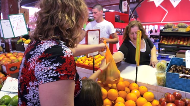 Shopping for healthy food together