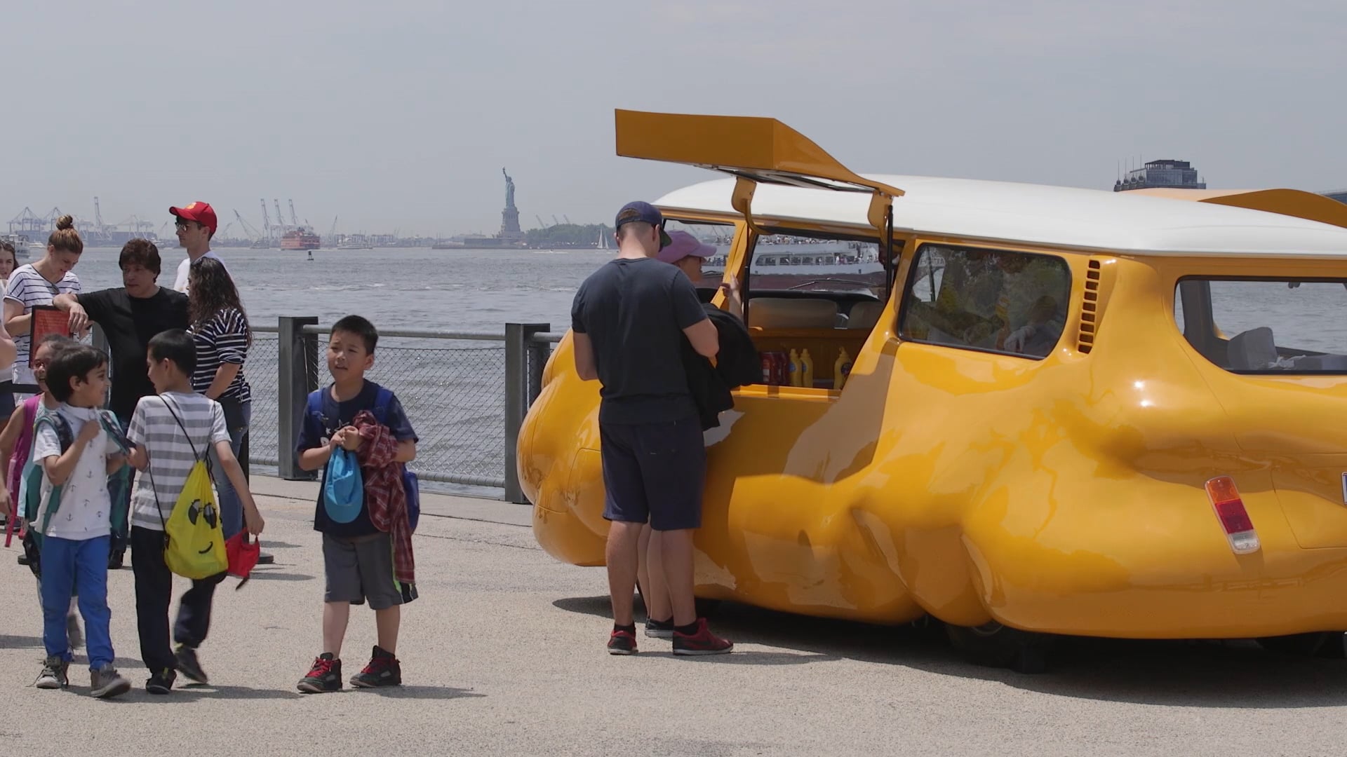 Erwin Wurm: Hot Dog Bus