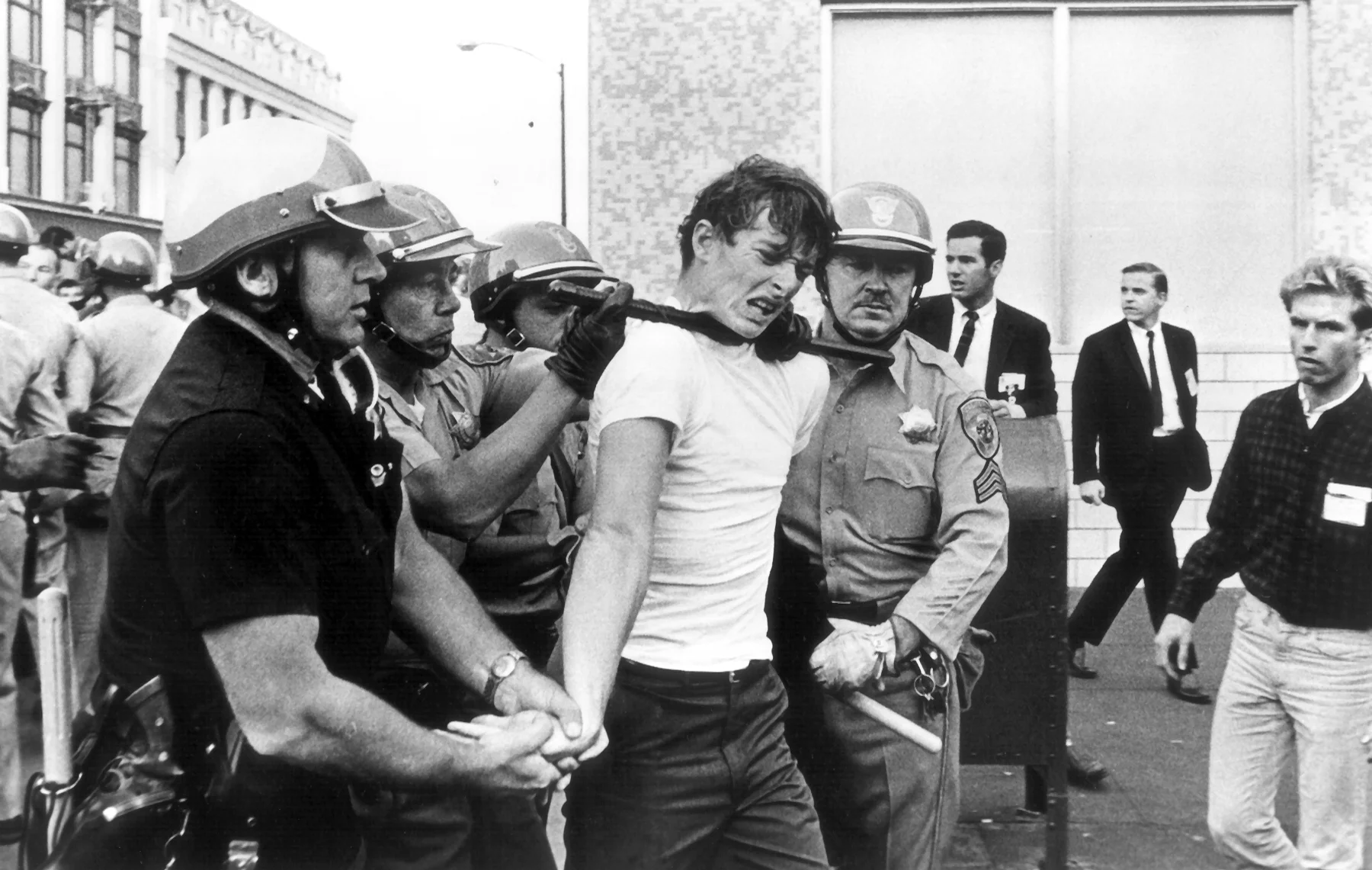 ые резко. танцплощадка 60-х ссср. культура 60-х сша. парк горького в 90-е годы. хиппи 60-е.