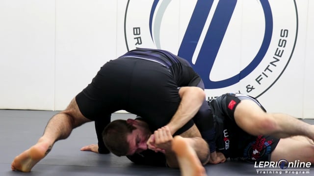 Knee Cut Pass Attempt to Kimura and Reverse Triangle Doubleattack Submission