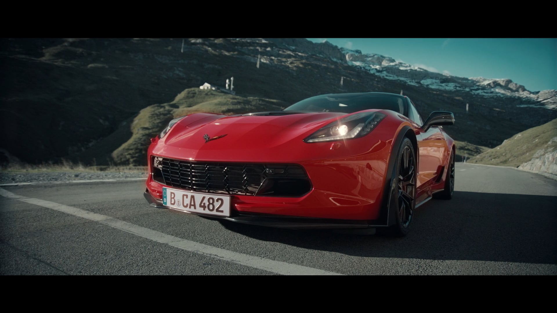 CHEVROLET - Defeating Gravity - Wingsuit Vs Corvette Z06