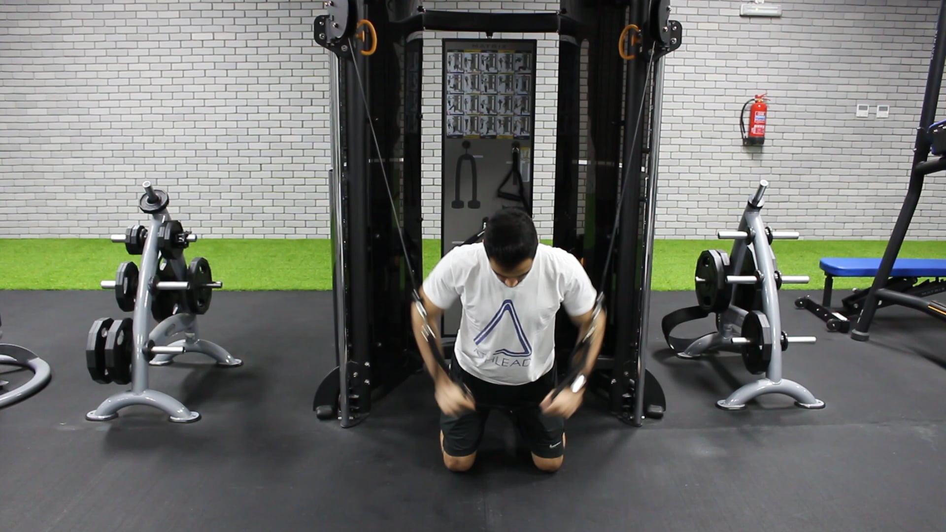 Kneeling Cable Crossover on Vimeo