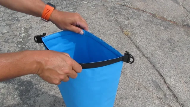 Closing And Sealing Your 20 Litre Dry Bag